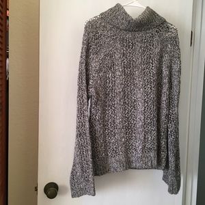 Marbled women's grey chunky knit sweater. Size M.